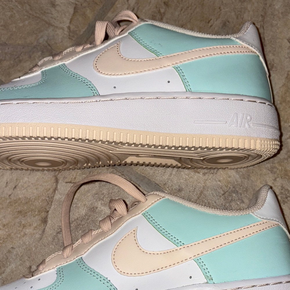 Nike Emerald Guava Ice Nike Boys size 6.5 Sneakers - Picture 13 of 16